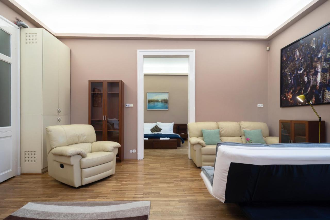 Kiraly Central Apartment With Free Parking And Ac Boedapest Buitenkant foto